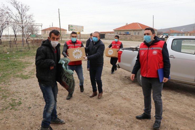 Köpekleriyle köyünden kovulan engelli gence Vali Aydoğdu sahip çıktı