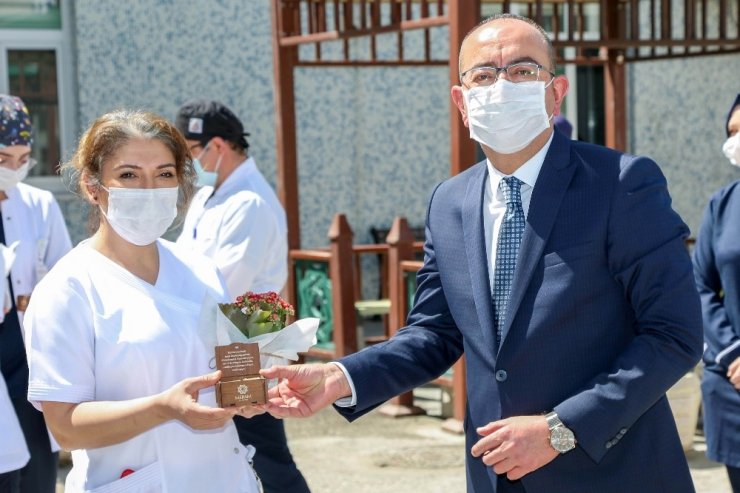 Başkan Kavuş: “Sağlık kahramanlarımıza minnetimizi verdiğimiz destekle gösterdik”