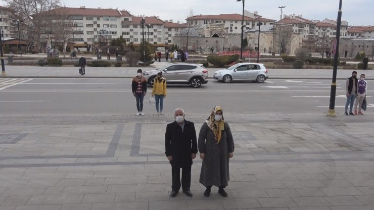 Sivas’ta İstiklal Marşı okunurken hayat durdu