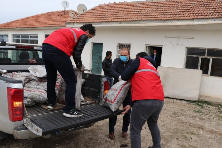 Köpekleriyle köyünden kovulan engelli gence Vali Aydoğdu sahip çıktı