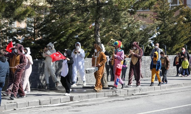 Talas’ta maskotlu bando takımı hafta sonuna damga vurdu