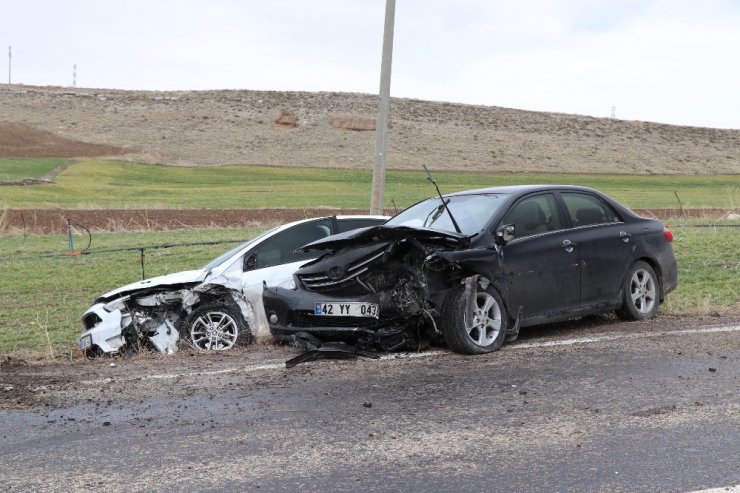 Aksaray’da iki otomobil çarpıştı: 1’i bebek 5 yaralı