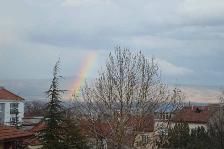 Eskişehir’de yılın ilk gökkuşağı görenleri büyüledi