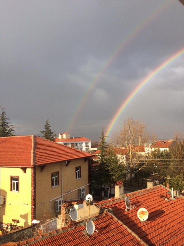 Eskişehir’de yılın ilk gökkuşağı görenleri büyüledi