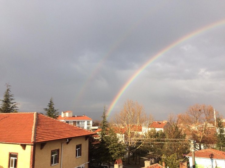 Eskişehir’de yılın ilk gökkuşağı görenleri büyüledi