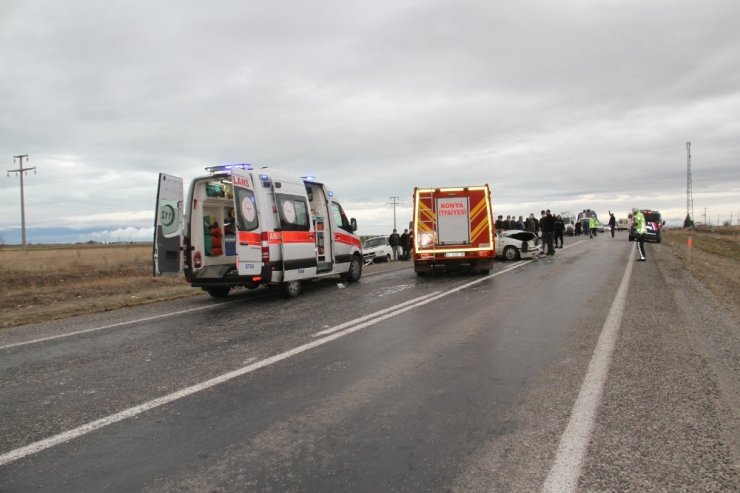 İşçi servisi ile otomobil çarpıştı: 2 yaralı