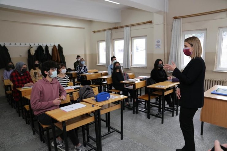 Nevşehir Valisi Becel, haftaya okul ziyaretleri ile başladı