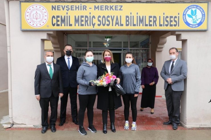 Nevşehir Valisi Becel, haftaya okul ziyaretleri ile başladı