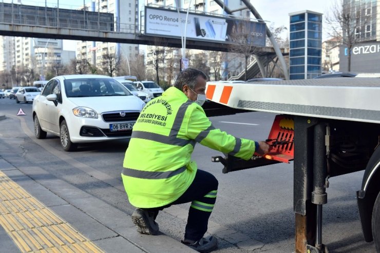 Büyükşehir’in ücretsiz araç çekici hizmeti devam ediyor