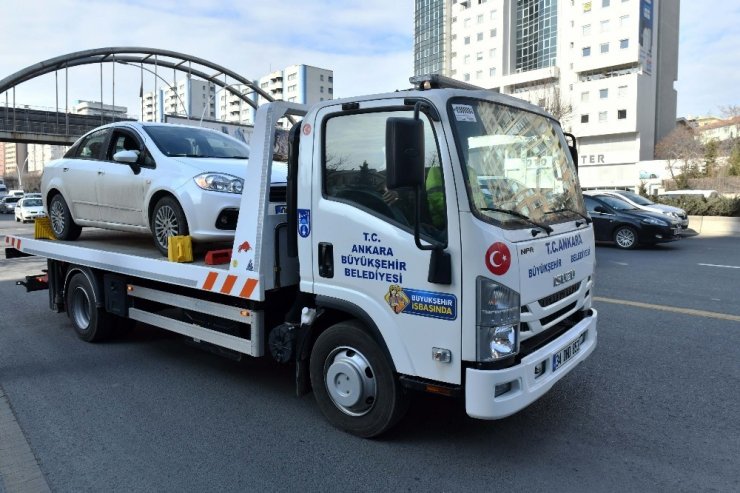 Büyükşehir’in ücretsiz araç çekici hizmeti devam ediyor