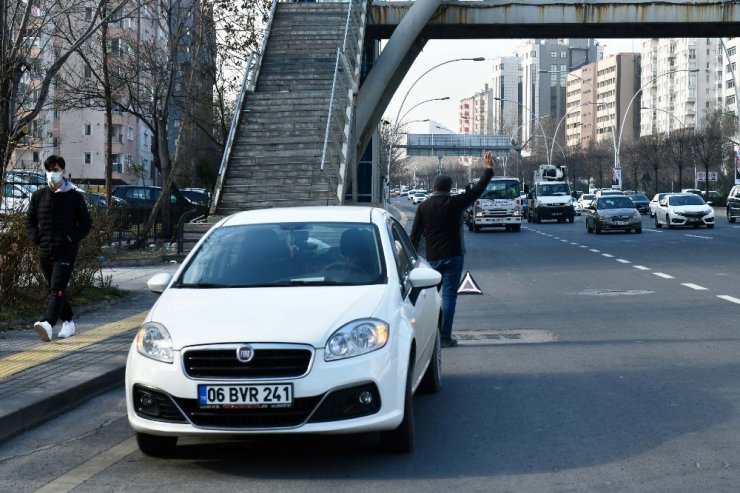 Büyükşehir’in ücretsiz araç çekici hizmeti devam ediyor