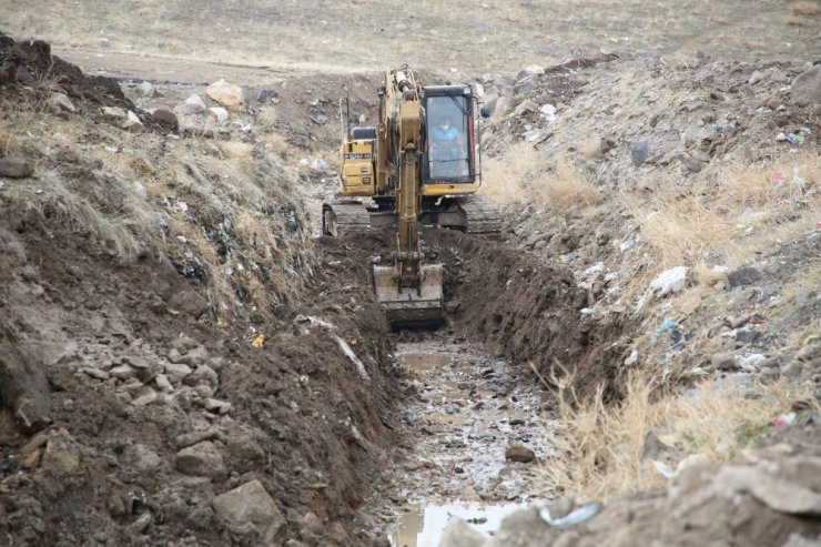 Bahçelievler Mahallesi’nde dere ıslahı yapılıyor