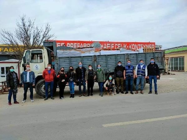 Başkentli hayvanseverlerden sokak hayvanları için kulübe