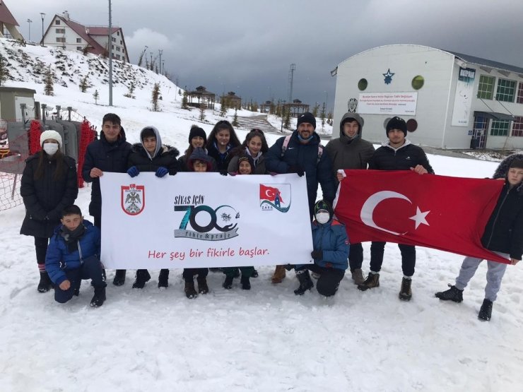 Öğrenciler Yıldızdağı Kayak Merkezinde gönüllerince eğlendi