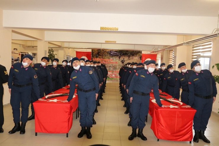 Acemi eğitimlerini başarıyla tamamlayarak yemin etiler