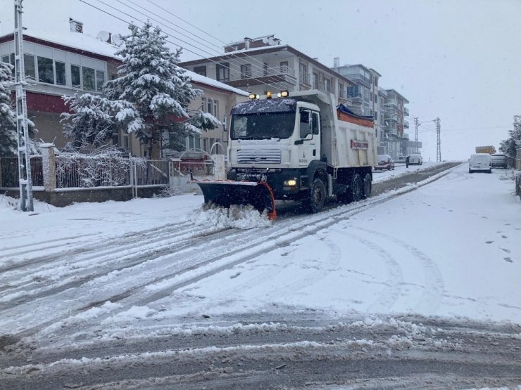 Keçiören’in yüksek noktalarında yoğun kar mesaisi