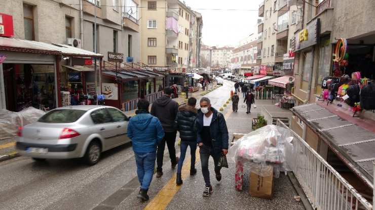 Vali’den korona virüs alarmı: "2 ayda alınan yolu 1 haftada geri gittik"