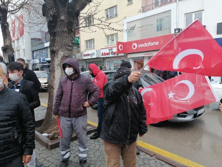 Aksaray’da belediyeden halka üzüm hoşafı ve ekmek ikramı