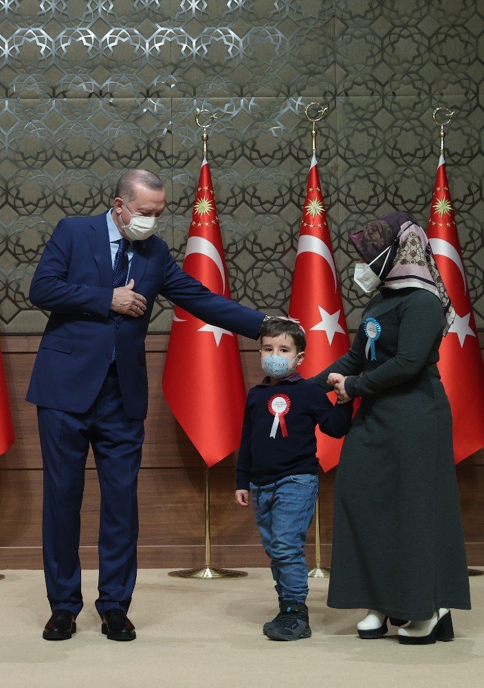 Cumhurbaşkanı Erdoğan: "En küçük gevşeklik gösterdiğimiz gün, Sevr’den beter dayatmalarla karşımıza çıkacaklardır"