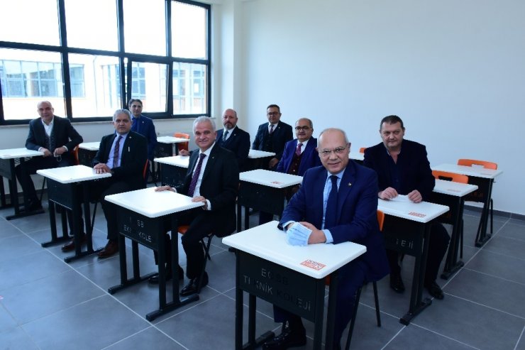 Eskişehir sanayinin eğitim merkezi “EOSB Meslek Lisesi” başkanları ağırladı