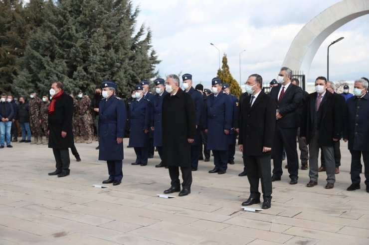 Hava şehitliğinde anma töreni