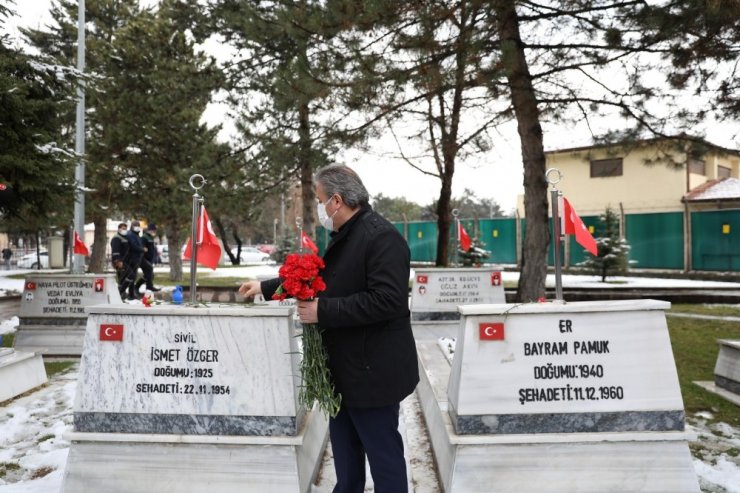 Başkan Palancıoğlu, şehitliği ziyaret etti