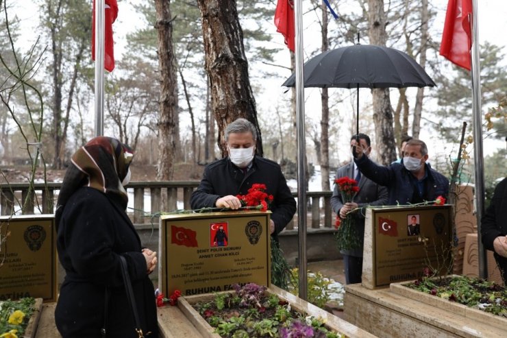 Başkan Palancıoğlu, şehitliği ziyaret etti