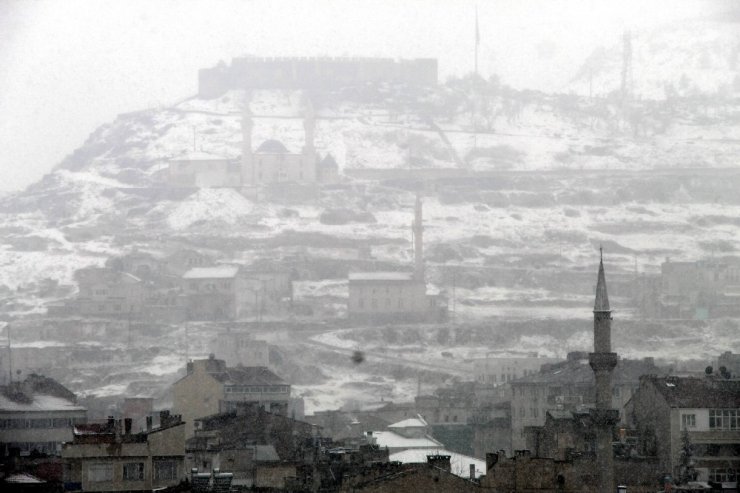 Nevşehir’de kar ve sis etkili oluyor