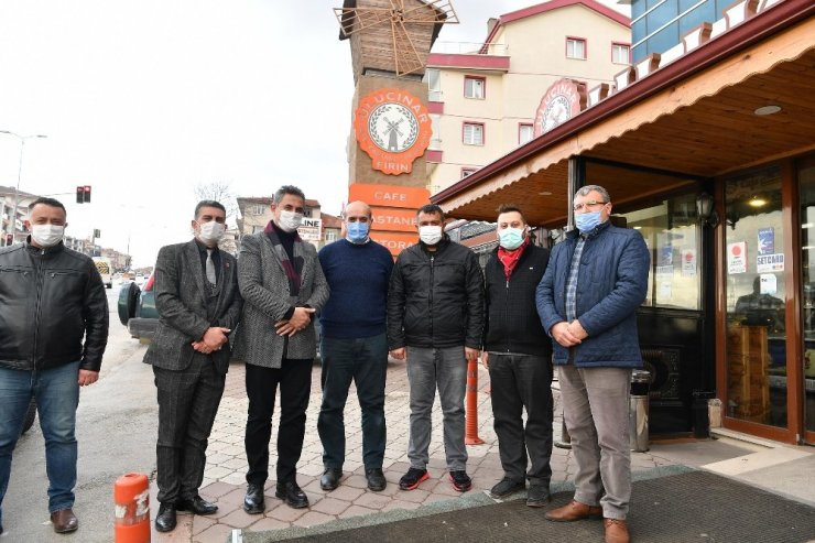 Başkan Köse, esnafı dinliyor