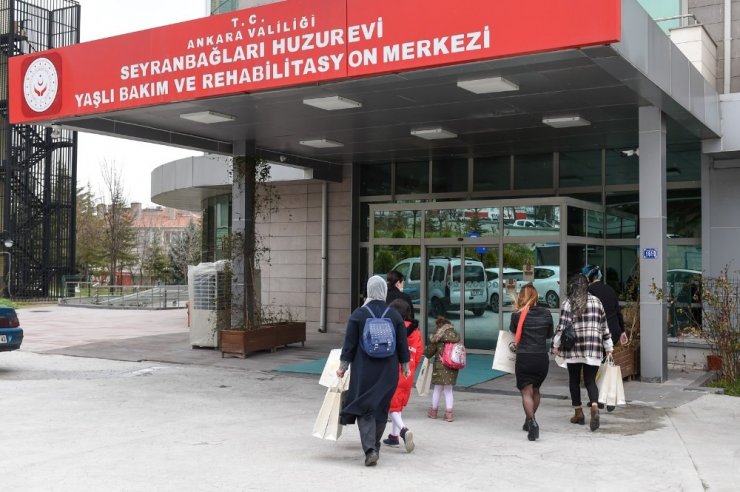 Yaşlılar Haftası için Altındağ Belediyesinden duygulandıran hediyeler