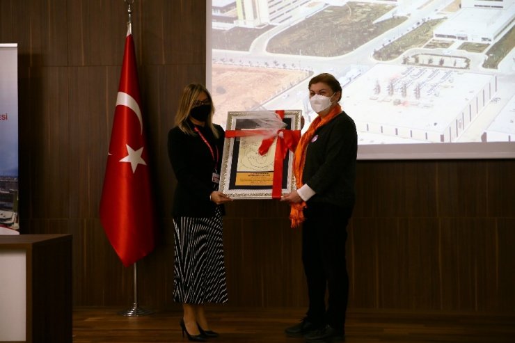 Ankara Şehir Hastanesi’ne Bebek Dostu Hastane ve Bebek Dostu Yenidoğan Yoğun Bakım Ünitesi plaketi