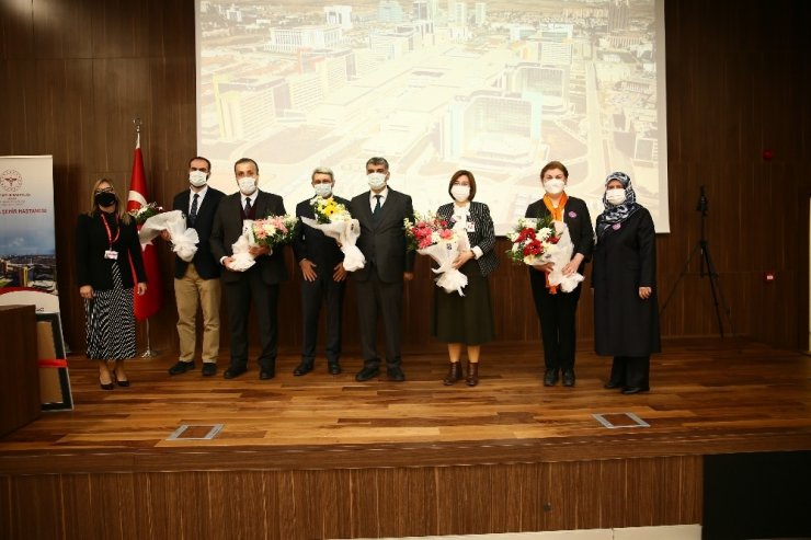 Ankara Şehir Hastanesi’ne Bebek Dostu Hastane ve Bebek Dostu Yenidoğan Yoğun Bakım Ünitesi plaketi