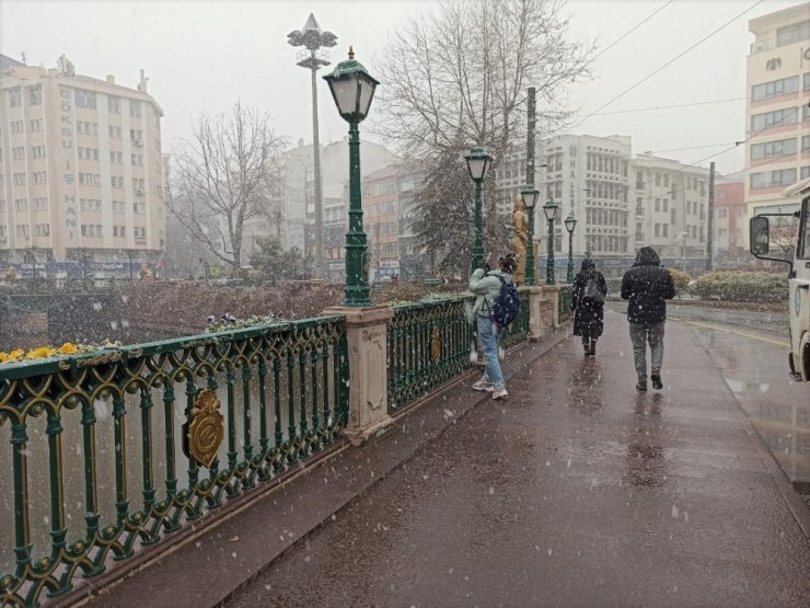 Yoğun kar yağışının getirdiği kartpostallık görüntüler