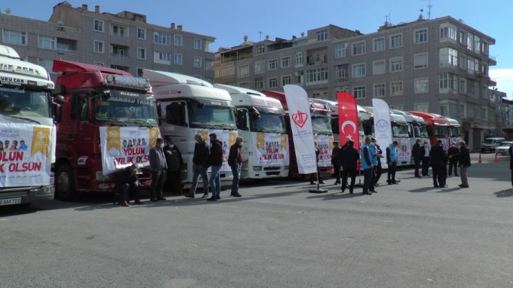 Sınır bölgelerine gidecek 12 tır patates ve 1 tır un Kayseri’den yola çıktı