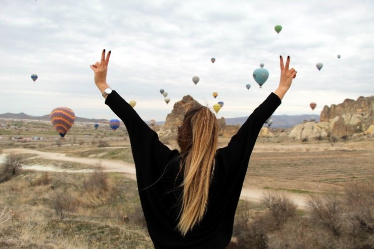 Kapadokya’da gökyüzü balonlarla renklendi