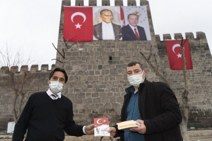 KAYMEK 2 bin İstiklal Ajandası dağıttı