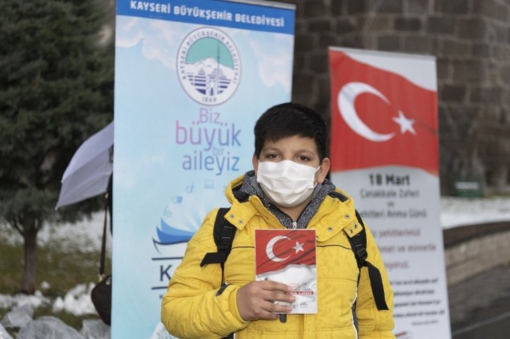 KAYMEK 2 bin İstiklal Ajandası dağıttı