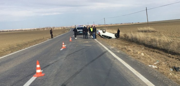 Takla atan otomobilden hafif yaralı kurtuldular