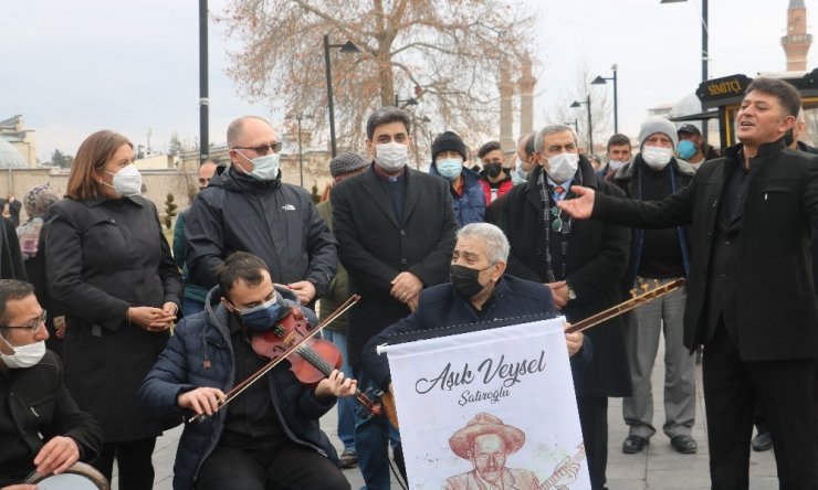 Dünyaca ünlü halk ozanı türküleriyle anıldı