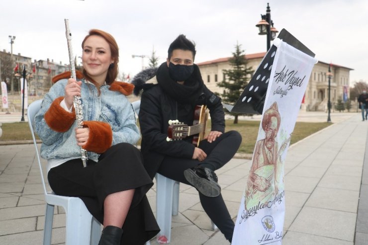 Dünyaca ünlü halk ozanı türküleriyle anıldı