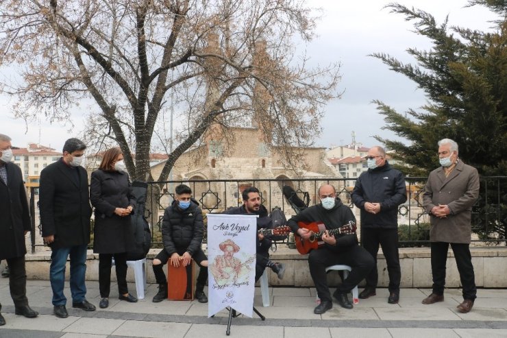 Dünyaca ünlü halk ozanı türküleriyle anıldı