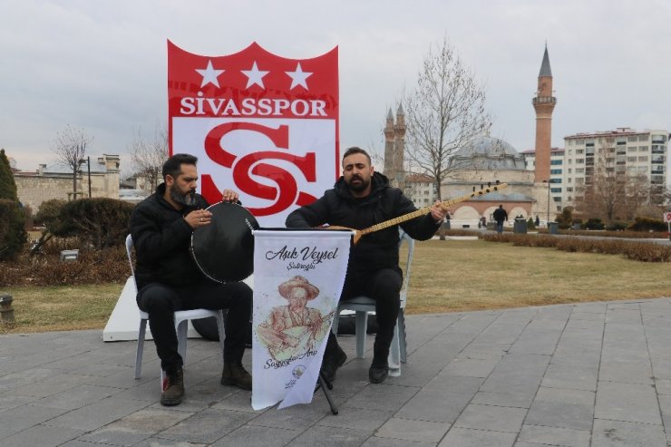 Dünyaca ünlü halk ozanı türküleriyle anıldı