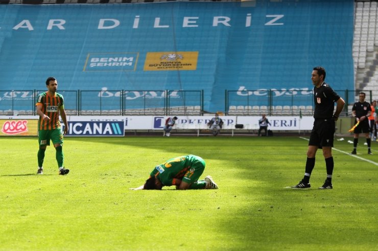 Süper Lig: Konyaspor: 1 - Alanyaspor: 0 (İlk yarı)