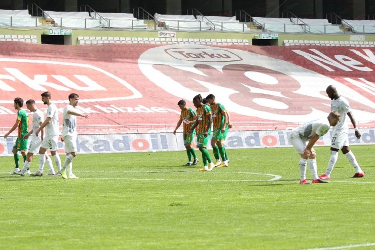 Süper Lig: Konyaspor: 1 - Alanyaspor: 0 (İlk yarı)