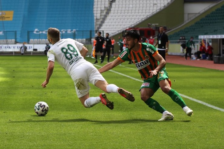 Süper Lig: Konyaspor: 1 - Alanyaspor: 0 (İlk yarı)