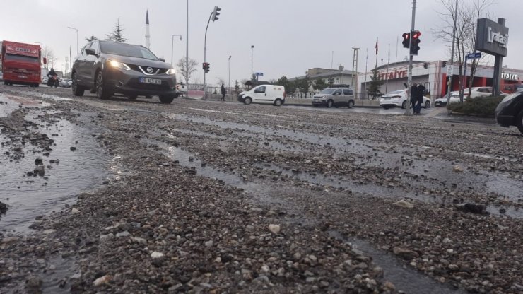 Başkent’te sağanak yağış ve dolu etkili oldu