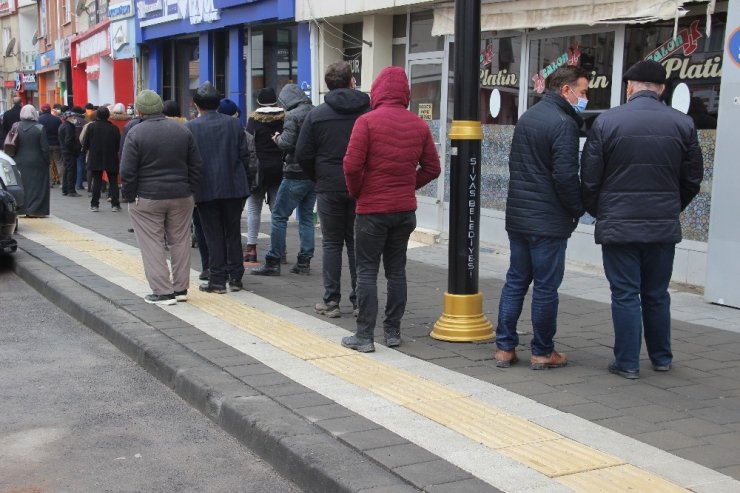 Uygun fiyatlı et kuyruğu pandemiyi unutturdu