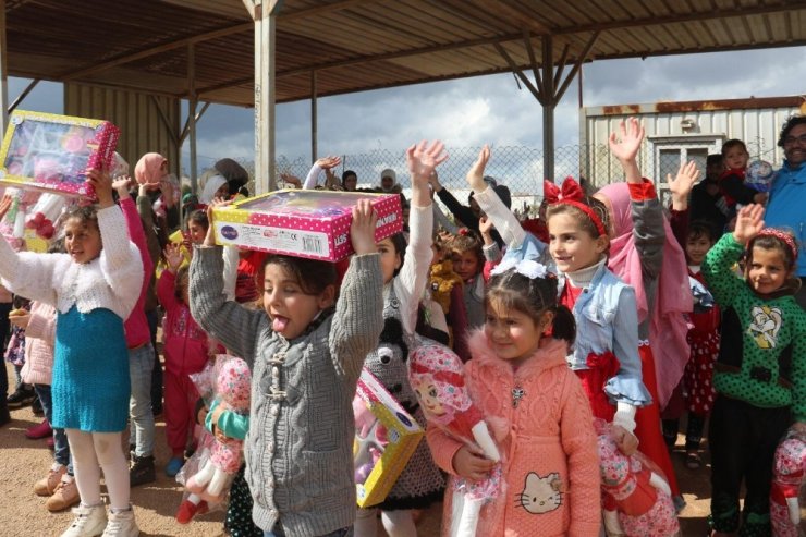 TDV’den yetimlere oyun parkı ve oyuncak hediyesi