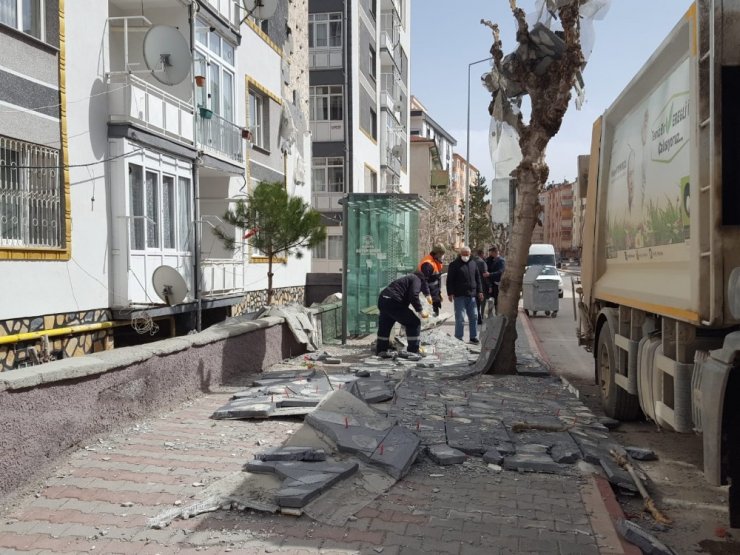 Konya’da şiddetli rüzgar maddi hasara yol açtı