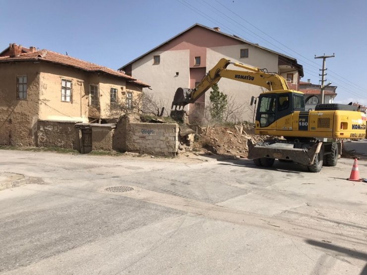 Konya’da şiddetli rüzgar maddi hasara yol açtı